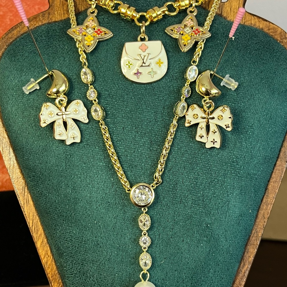 Elegant Gold Jewelry Set with Enamel Charms - Fashion